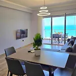 Beachfront & Sea View 101 - Happy アパート *